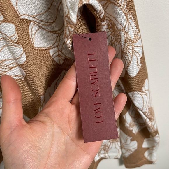 LOVE SCARLETT Blouse Buttons Beige Brown Floral Women's Size M NWT - Picture 6 of 14